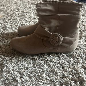 Size 8 shade brown boots good shape